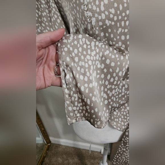 EXPRESS Satin Polka Dot Print V Neck Puff Sleeve Wrap Tie Blouse.Taupe/white.XS - Picture 8 of 13